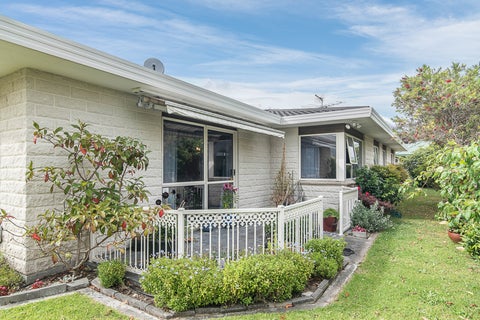 22 Cranbrook Grove, Waikanae