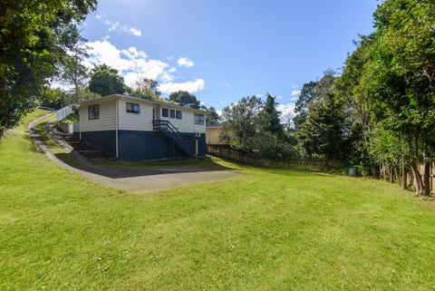 9 Lysander Crescent, Beach Haven, Auckland