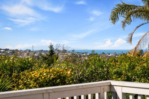 2/24 Geoffrey Road, Torbay, Auckland