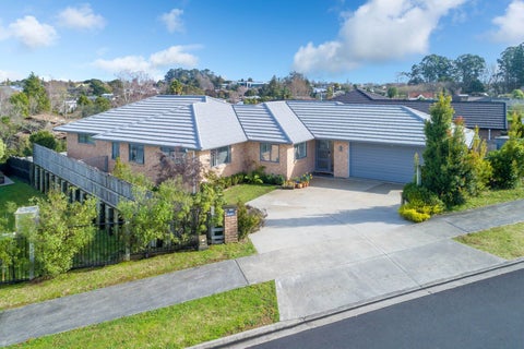 2 Blackwood Crescent, Glenview, Hamilton