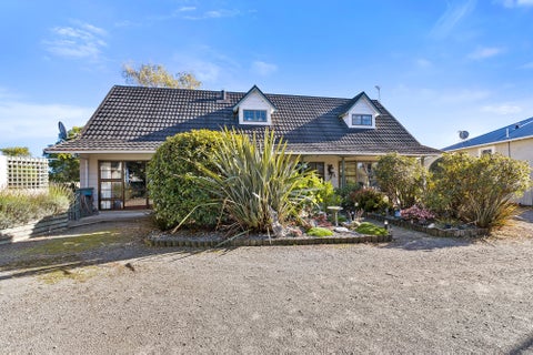 310 High Street South, Carterton