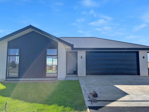 1 Combine Place, Darfield, Darfield