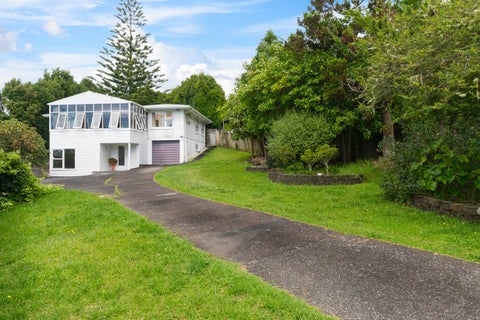 8 Roband Avenue, Glenfield, Auckland
