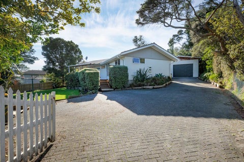 46 Onedin Place, Titirangi, Auckland