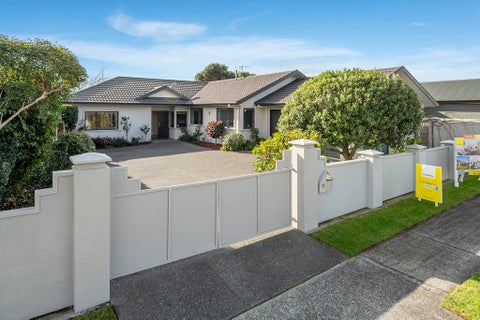 17 Manor Park Drive, Pyes Pa, Tauranga