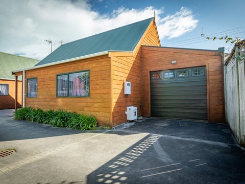 2/49 Ranui Terrace, Tawa, Wellington