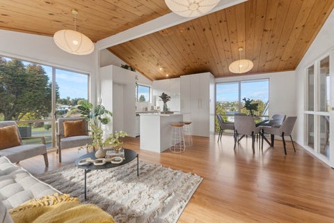 2 Ensign Place, Hillcrest, Auckland