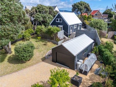 33 William Street, Waikanae Beach, Waikanae