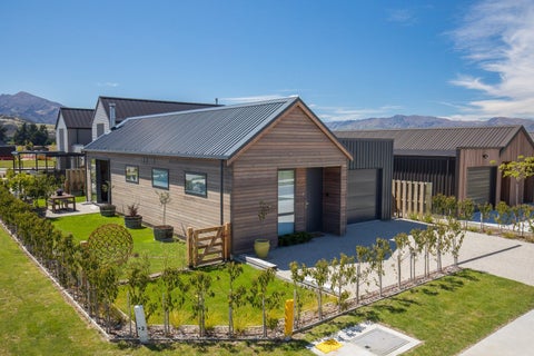 2 Leaning Rock RD, Springvale, ALEXANDRA