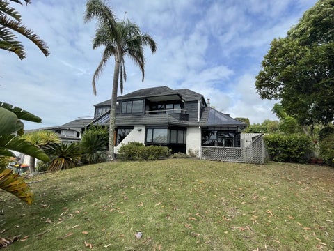 1 Calypso Place, Rothesay Bay, Auckland