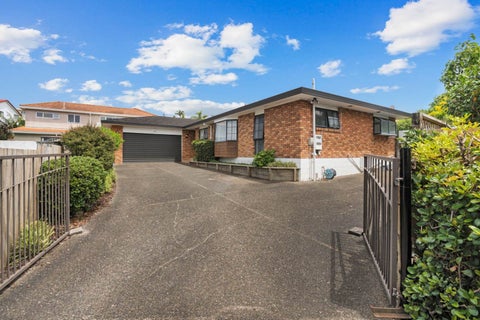 37 Whiting Grove, West Harbour, Auckland