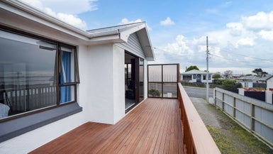 12 Walker Street, Bluff