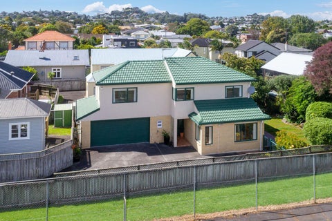 2/32 Foch Avenue, Three Kings, Auckland