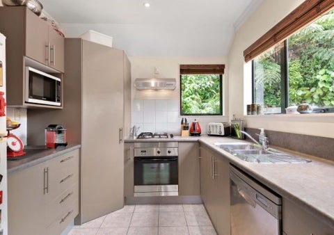 30 Futuna Close, Karori, Wellington