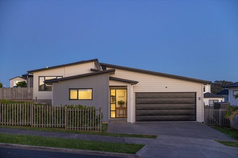 5 Byron Drury Way, Riverhead, Riverhead