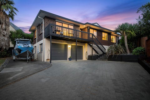 8 Photinia Place, Botany Downs, Auckland