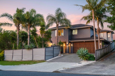 12 Cairngorm Place, Highland Park, Auckland