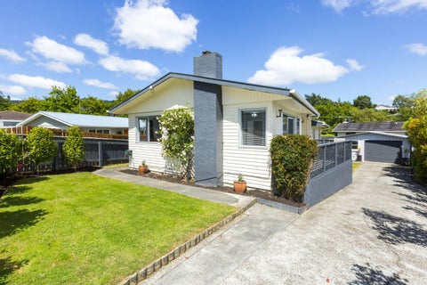 20 Blue Mountains Road, Silverstream, Upper Hutt