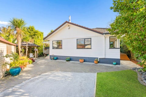 37 Redlands Grove, Swanson, Auckland