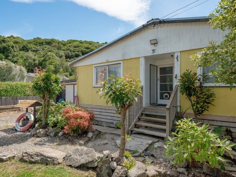 85 Broadway, Picton