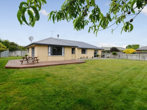 15 Temple Mews, Renwick