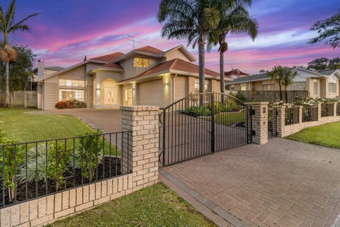 2 Hogarth Rise, West Harbour, Auckland