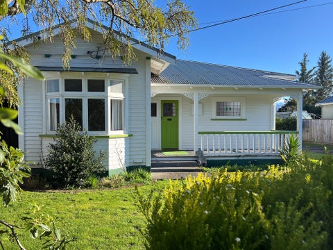 16 Wyndham Street, Carterton