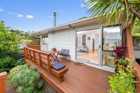 1/9 De Val Drive, Titirangi, Auckland