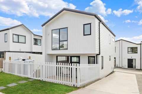 17E Granville Drive, Massey, Auckland