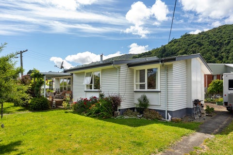 16 Wairau Road, Picton