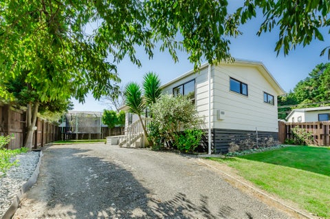 12 Hookway Grove, Paraparaumu