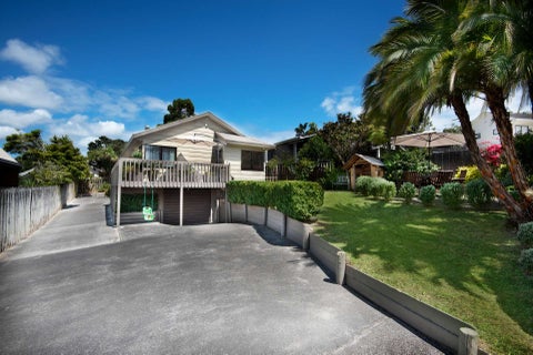 1/16 Atlantis Place, Totara Vale, Auckland