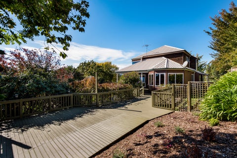 24 Fairburn Place, Leamington, Cambridge