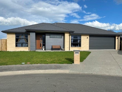 6 Angus Place, Carterton