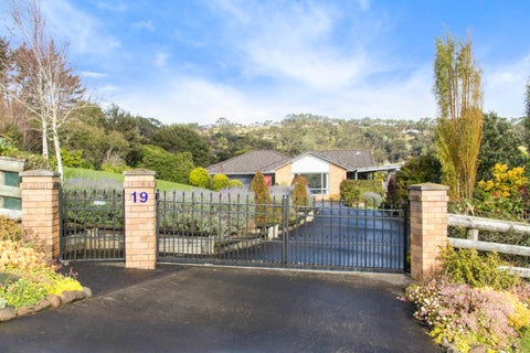 19 Manuka Grove, Helensville, Helensville