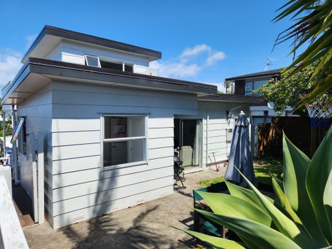 1/17 Deep Creek Road, Waiake, Auckland