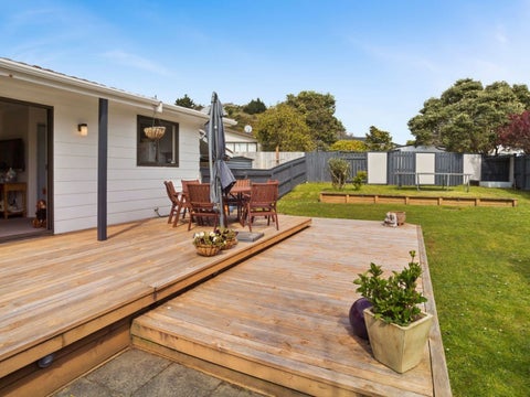 2/15 Transom Close, Whitby, Porirua