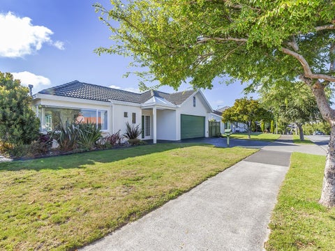 17 Samwell Drive, Whitby, Porirua