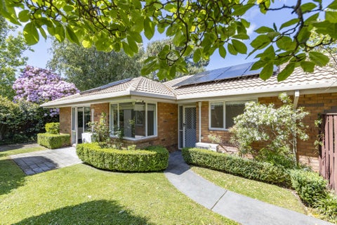 14 Castle Way, Beckenham, Christchurch