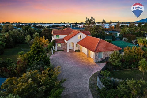 15 Compass Court, Paraparaumu