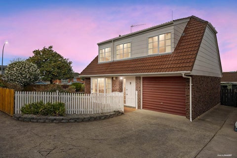 1/73 Botany Road, Botany Downs, Auckland