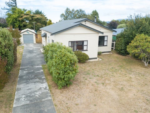 111 Broadway, Carterton
