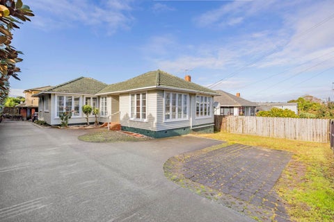 54 Hayr Road, Three Kings, Auckland