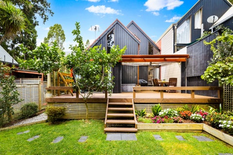 2/115 Daffodil Street, Titirangi, Auckland