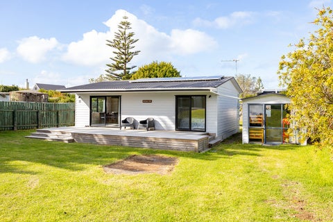 33 Pinedale Crescent, Riversdale Beach