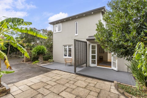 2/23 Seaview Avenue, Northcote, Auckland