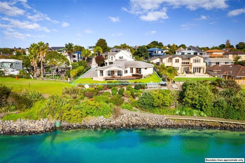 2/62 Spinnaker Drive, Te Atatu Peninsula, Auckland
