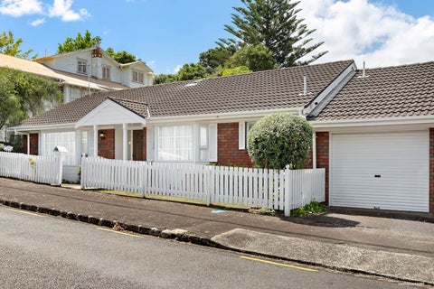 2/27 Vauxhall Road, Devonport, Auckland