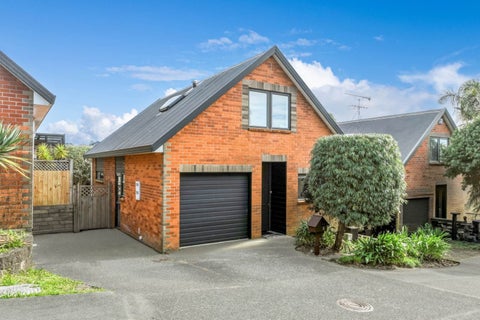 5/37 Fields Parade, Oteha, Auckland