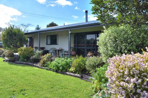 451 High Street South, Carterton